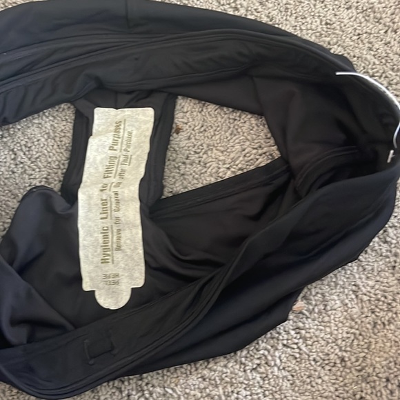 - ATHLETA SAND SPRINT SWIM LAND/ WATER SPORT SHORT BLACK NWT - Picture 4 of 5